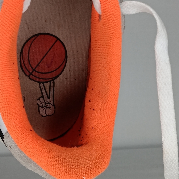 Nike - Picture 4 of 9